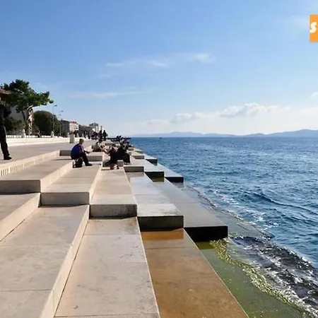 페닌슐라 어코모데이션 자다르