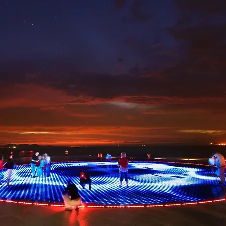 페닌슐라 어코모데이션 자다르